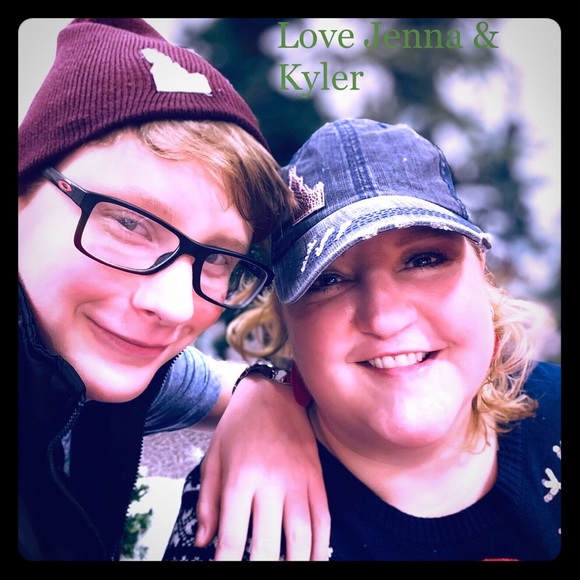 Meet your Posher, Jenna - Picture 1 of 4